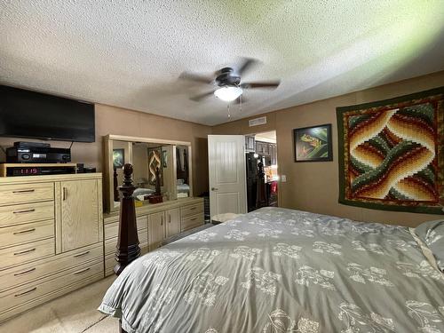 27 - 2905 Lower Six Mile Road, Nelson, BC - Indoor Photo Showing Bedroom