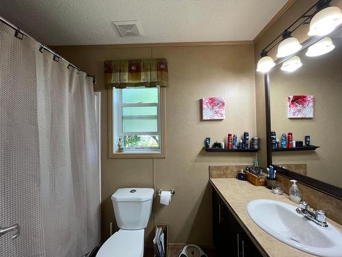 27 - 2905 Lower Six Mile Road, Nelson, BC - Indoor Photo Showing Bathroom