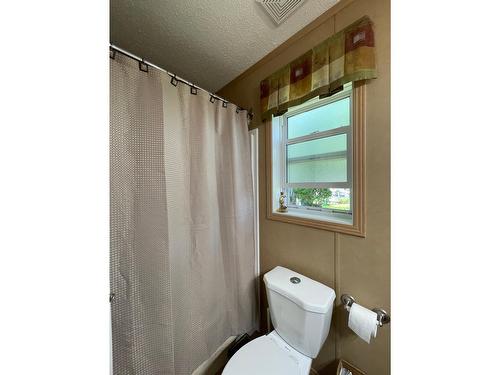 27 - 2905 Lower Six Mile Road, Nelson, BC - Indoor Photo Showing Bathroom