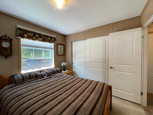 27 - 2905 Lower Six Mile Road, Nelson, BC - Indoor Photo Showing Bedroom