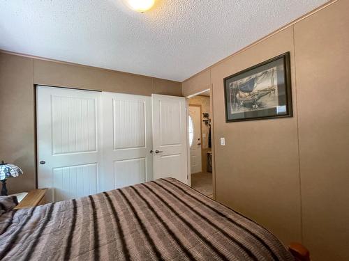 27 - 2905 Lower Six Mile Road, Nelson, BC - Indoor Photo Showing Bedroom