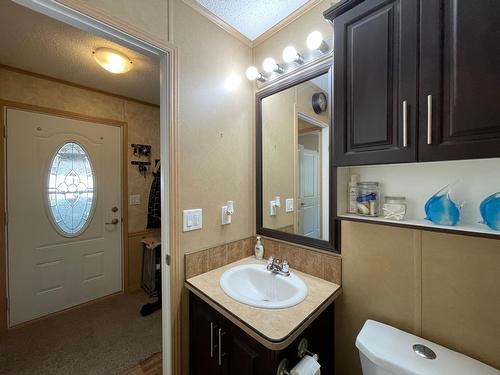 27 - 2905 Lower Six Mile Road, Nelson, BC - Indoor Photo Showing Bathroom
