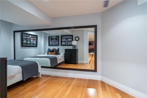 5646 Roseville Court, Burlington, ON - Indoor Photo Showing Bedroom