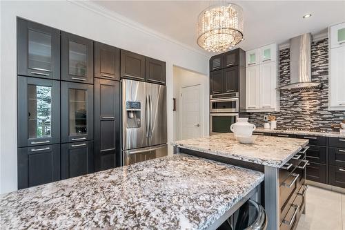 5646 Roseville Court, Burlington, ON - Indoor Photo Showing Kitchen With Upgraded Kitchen