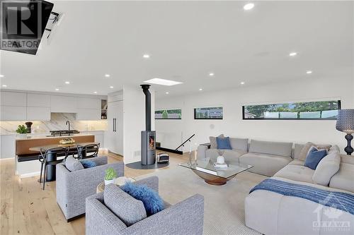 227 Grandview Road, Ottawa, ON - Indoor Photo Showing Living Room