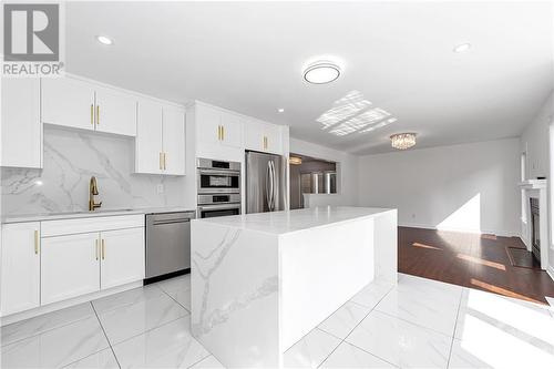 580 Sunlit Circle, Ottawa, ON - Indoor Photo Showing Kitchen With Stainless Steel Kitchen With Upgraded Kitchen