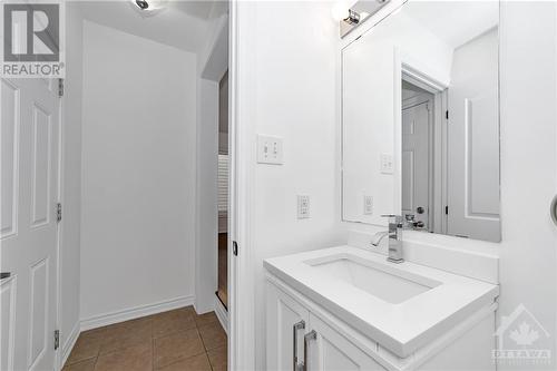 580 Sunlit Circle, Ottawa, ON - Indoor Photo Showing Bathroom