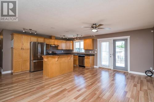 3672 Chartwell Avenue, Prince George, BC - Indoor Photo Showing Kitchen