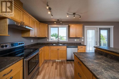 3672 Chartwell Avenue, Prince George, BC - Indoor Photo Showing Kitchen With Double Sink