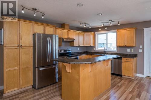 3672 Chartwell Avenue, Prince George, BC - Indoor Photo Showing Kitchen With Double Sink