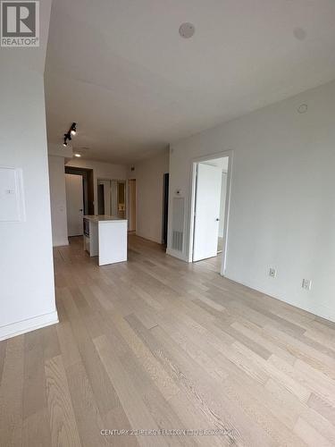 2206 - 7 Grenville Street S, Toronto, ON - Indoor Photo Showing Kitchen