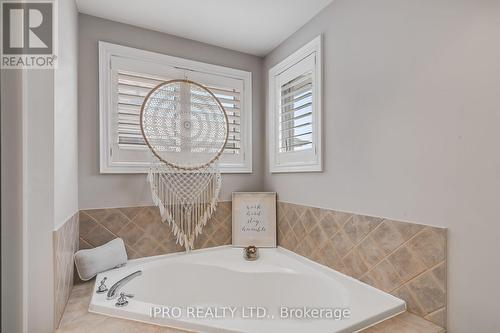 106 Colesbrook Road, Richmond Hill, ON - Indoor Photo Showing Bathroom