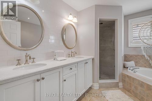 106 Colesbrook Road, Richmond Hill, ON - Indoor Photo Showing Bathroom