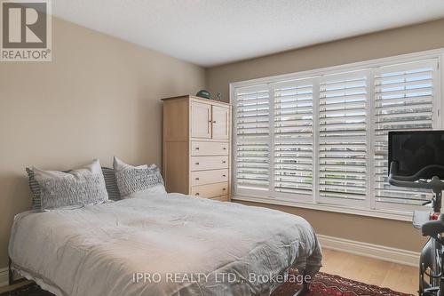 106 Colesbrook Road, Richmond Hill, ON - Indoor Photo Showing Bedroom