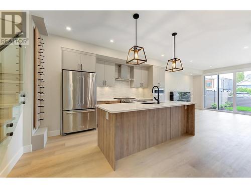 839 Lawson Avenue Unit# 3, Kelowna, BC - Indoor Photo Showing Kitchen With Stainless Steel Kitchen With Upgraded Kitchen