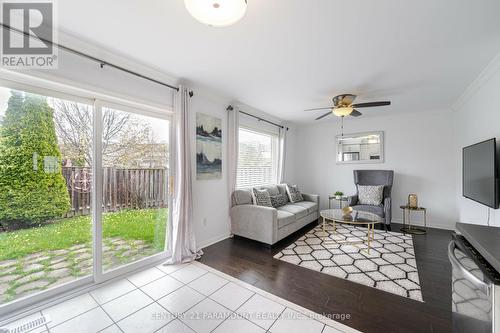 2159 Baronwood Drive, Oakville, ON - Indoor Photo Showing Living Room
