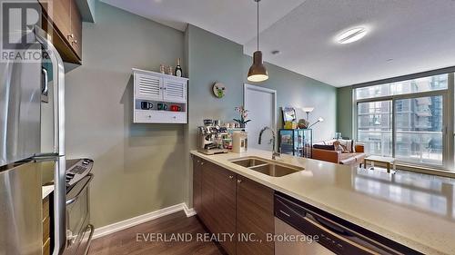 509 - 62 Forest Manor Road, Toronto (Henry Farm), ON - Indoor Photo Showing Kitchen With Double Sink