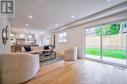 11 Tanbark Crescent, Toronto, ON - Indoor Photo Showing Living Room