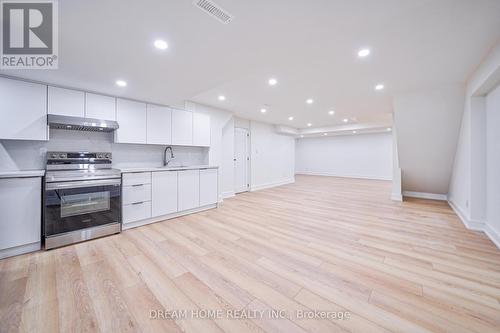 11 Tanbark Crescent, Toronto, ON - Indoor Photo Showing Kitchen