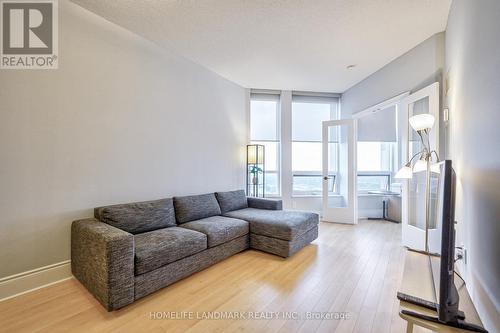 2630 - 500 Doris Avenue, Toronto, ON - Indoor Photo Showing Living Room