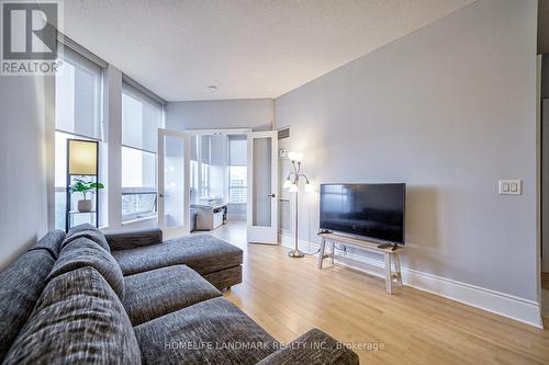 2630 - 500 Doris Avenue, Toronto, ON - Indoor Photo Showing Living Room