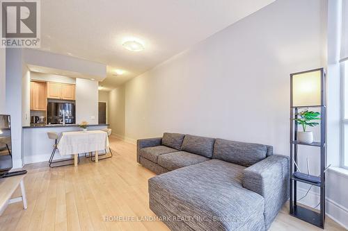 2630 - 500 Doris Avenue, Toronto, ON - Indoor Photo Showing Living Room