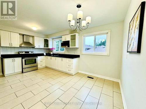 3161 Mccarthy Court, Mississauga, ON - Indoor Photo Showing Kitchen