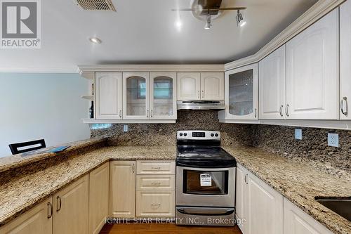 120 Danielson Court, Mississauga, ON - Indoor Photo Showing Kitchen