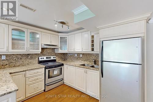 120 Danielson Court, Mississauga, ON - Indoor Photo Showing Kitchen