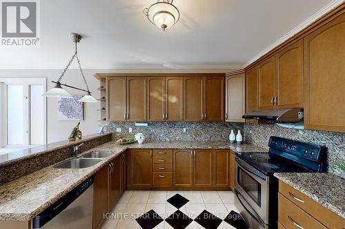 120 Danielson Court, Mississauga, ON - Indoor Photo Showing Kitchen With Double Sink