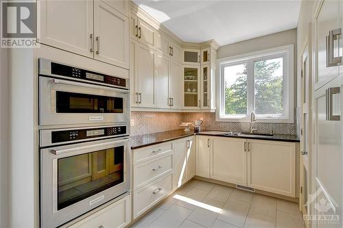 25 Bren Maur Road, Nepean, ON - Indoor Photo Showing Kitchen