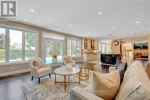 25 Bren Maur Road, Ottawa, ON - Indoor Photo Showing Living Room