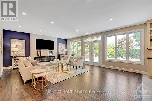 25 Bren Maur Road, Ottawa, ON - Indoor Photo Showing Living Room