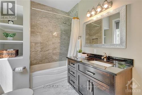 25 Bren Maur Road, Ottawa, ON - Indoor Photo Showing Bathroom