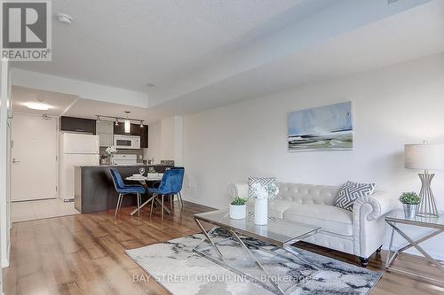 306 - 37 Grosvenor Street, Toronto, ON - Indoor Photo Showing Living Room
