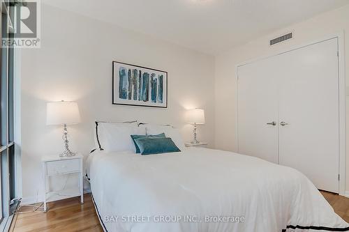 306 - 37 Grosvenor Street, Toronto, ON - Indoor Photo Showing Bedroom