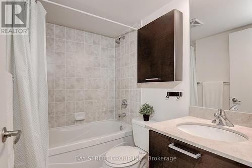 306 - 37 Grosvenor Street, Toronto, ON - Indoor Photo Showing Bathroom