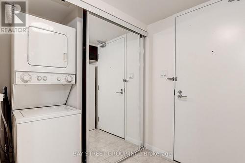 306 - 37 Grosvenor Street, Toronto, ON - Indoor Photo Showing Laundry Room