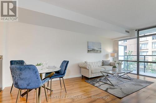 306 - 37 Grosvenor Street, Toronto, ON - Indoor Photo Showing Living Room