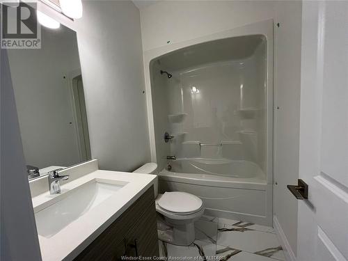 4785 Walker Road Unit# 208, Tecumseh, ON - Indoor Photo Showing Bathroom