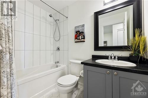 215 Bensinger Way, Stittsville, ON - Indoor Photo Showing Bathroom