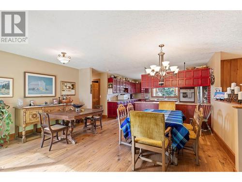 656 Curtis Road, Kelowna, BC - Indoor Photo Showing Dining Room