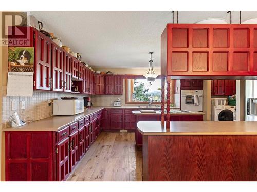 656 Curtis Road, Kelowna, BC - Indoor Photo Showing Kitchen With Double Sink