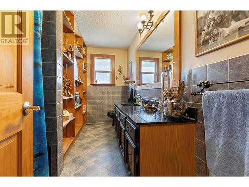 656 Curtis Road, Kelowna, BC - Indoor