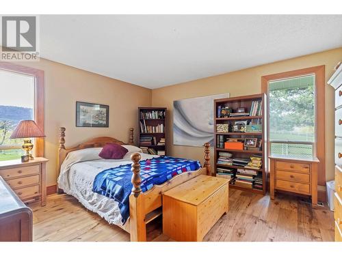 656 Curtis Road, Kelowna, BC - Indoor Photo Showing Bedroom