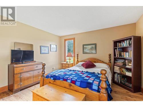 656 Curtis Road, Kelowna, BC - Indoor Photo Showing Bedroom