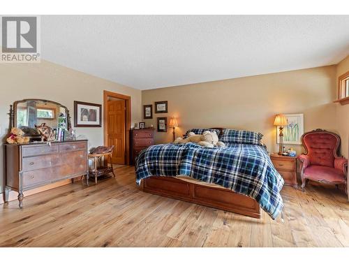 656 Curtis Road, Kelowna, BC - Indoor Photo Showing Bedroom