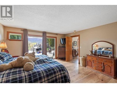 656 Curtis Road, Kelowna, BC - Indoor Photo Showing Bedroom