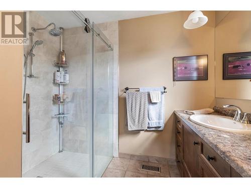 656 Curtis Road, Kelowna, BC - Indoor Photo Showing Bathroom