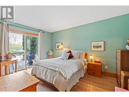 656 Curtis Road, Kelowna, BC - Indoor Photo Showing Bedroom